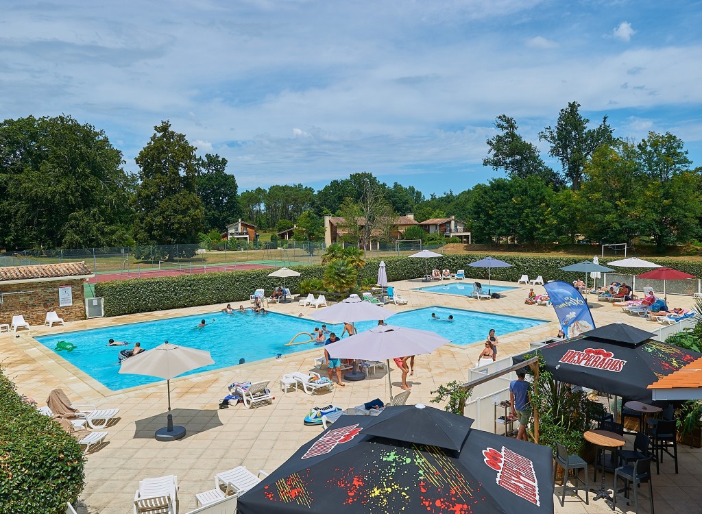 Chateau de Salles 1Schk zwembad Frankrijk vakantiepark FranceComfort.jpg