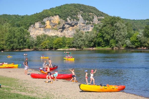 Dordogne kano 6 Frankrijk vakantiehuis canoe kajak gezin kinderen animatie.jpg
