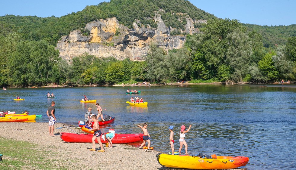 Dordogne kano 6 Frankrijk vakantiehuis canoe kajak gezin kinderen animatie.jpg
