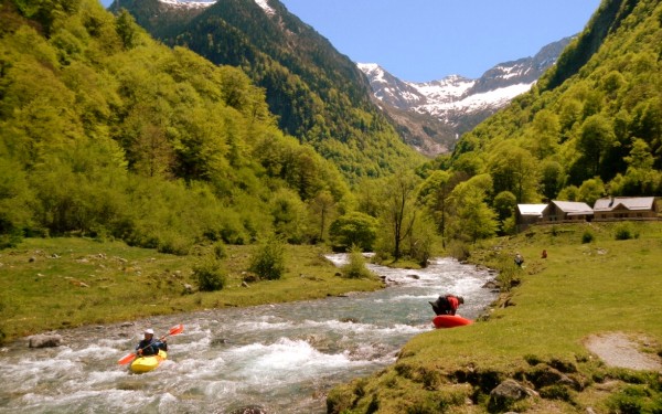 Kano canoe 2 Frankrijk languedoc pyreneeen water kust strand zee vakantiepark huis.jpg
