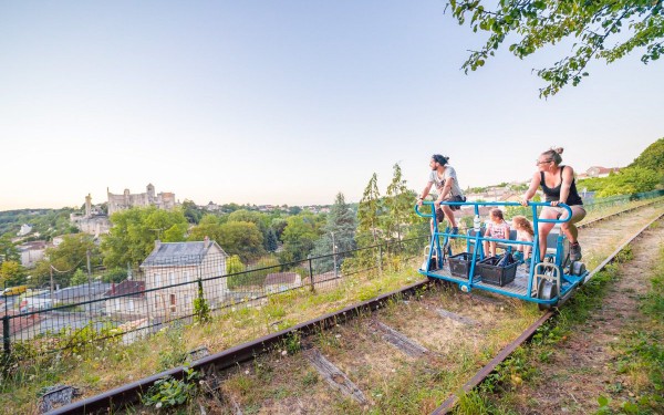 Velorail 11 Chauvigny Frankrijk Vienne vakantie animatie gezin fietsen.jpg