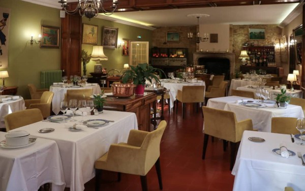 Village de Montmarsis 8 restaurant Gourdon Frankrijk vakantiepark luxe villa zwembad.jpg