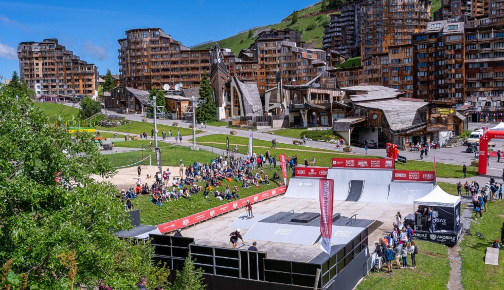 Avoriaz portes du Soleil vakantie appartementen wandelen kabelbaan stoeltjeslift.jpg