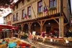 Mirepoix B2 Frankrijk Languedoc terras restaurant vakantiehuis luxe pyreneeen katharen franse sfeer