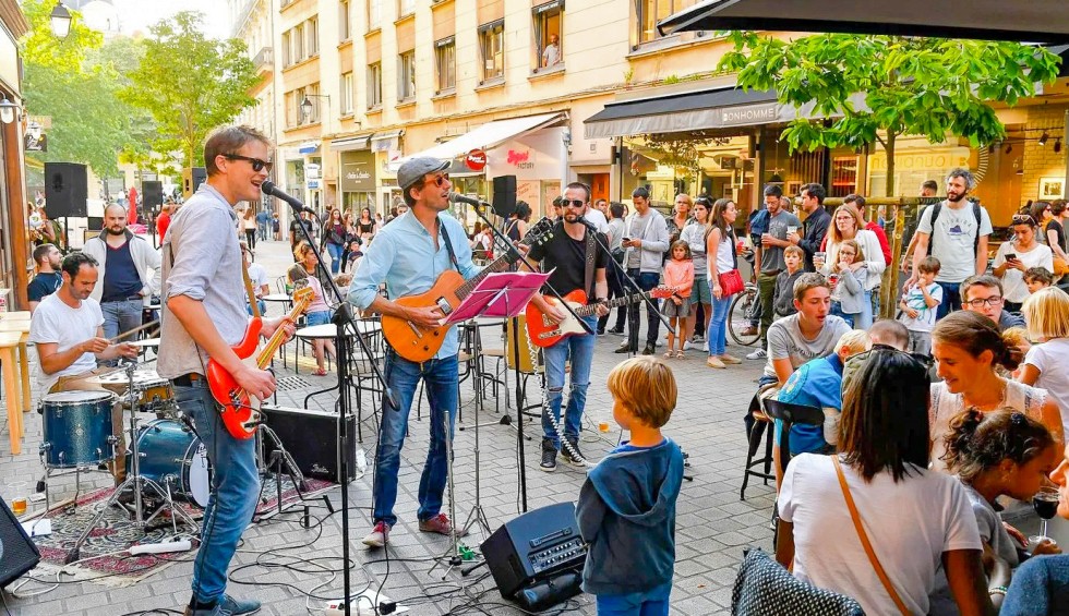 Fete Musique 15S Frankrijk 21 juni vakantiepark luxe villa animatie muziek concert zang.jpg