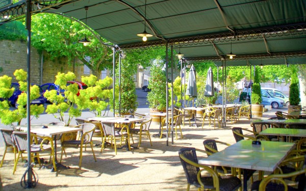 Gourdon 13b vakantie Dordogne Frankrijk Montmarsis vakantiepark zwembad restaurant animatie.jpg