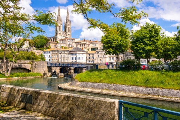 Niort 4 marais poitevin vakantie Frankrijk poitou charentes toerisme kerk.jpg