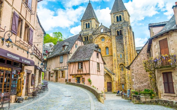 Conques Frankrijk 5S vakantie Dordogne Lot Aveyron santiago compostela vakantiehuis wandelen bergen.