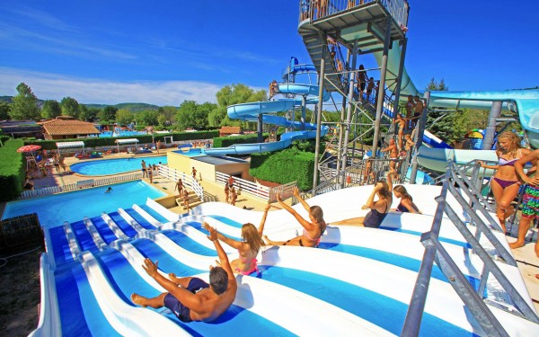 Quercyland 2 zwembad aquaparc Frankrijk Souillac vakantie Dordogne Lanzac glijbaan.jpg