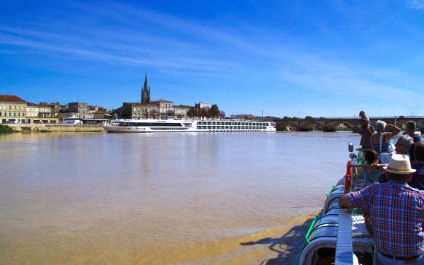 Bastides 7 Gironde Frankrijk vakantieland kust zwembad resort luxe villa toerisme kastelen.jpg