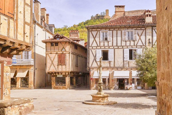 Frankrijk Autoire 4 Dordogne Lot vakantiepark luxe villa zwembad plus beaux village bergen.jpg
