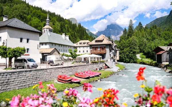 Sixt fer a cheval 8 cascade rouget haute savoie cirque sixt passy natuur vakantie abondance luxe.jpg