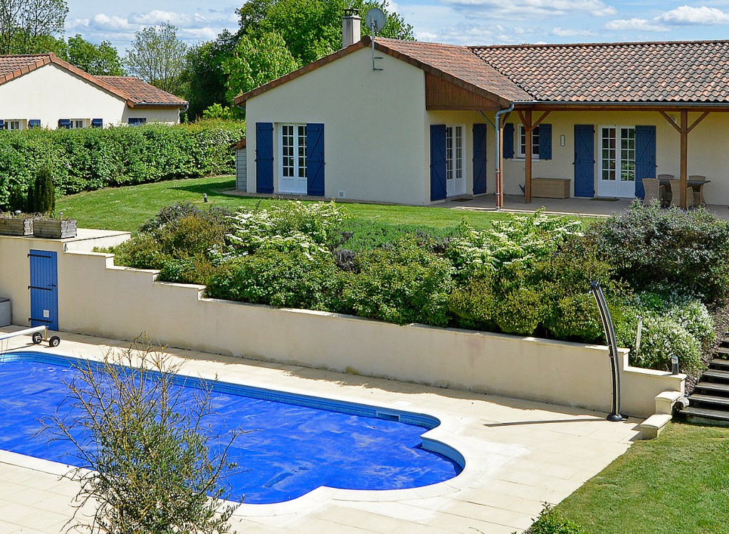 VIG 12 1 Les Forges luxe villa prive zwembad golfresort blue green Frankrijk toeristisch charente_ed