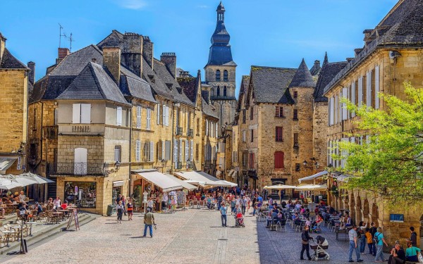 Sarlat 1S1 Dordogne Frankrijk vakantie luxe villa toeristisch animatie.jpg