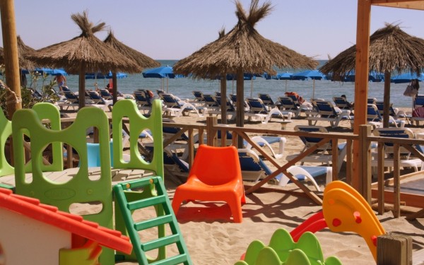 Middellandse zee B2 mediterranee Frankrijk zonnen terras gezin vakantiehuis strand zee.jpg