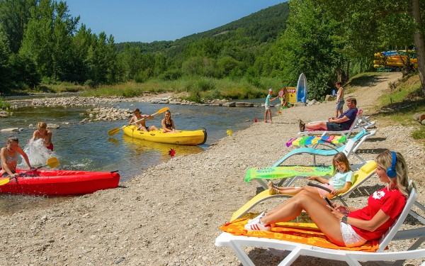 Kano Lot 1 varen vallei van de Lot Dordogne vakantie Frankrijk vakantiehuis zwemmen.jpg
