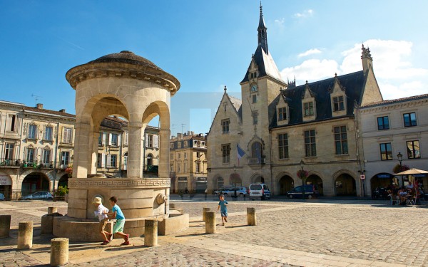 Bastides 3 Gironde Frankrijk vakantieland kust zwembad resort luxe villa toerisme kastelen.jpg