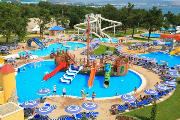 Aquapark 1 Provence Var Frejus Maxime vakantie Frankrijk luxe villa zwembad glijbaan.jpg