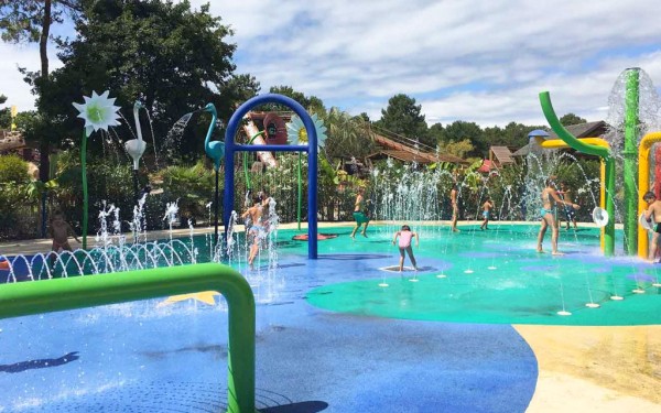 Coccinelle 25 kidparc animatie Frankrijk vakantiepark chateau de salles luxe villa kinderen.jpg