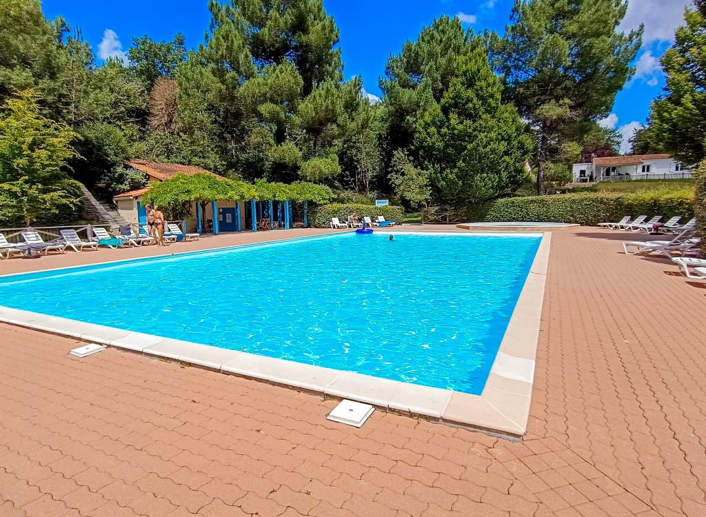 Etang Vallier 1S zwembad park.jpg
