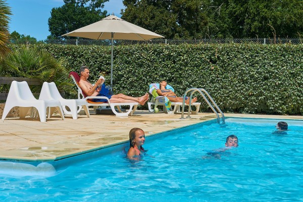 Faciliteiten 6b Chateau de Salles Bordeaux Frankrijk vakantiepark luxe villa animatie zwembad kinder