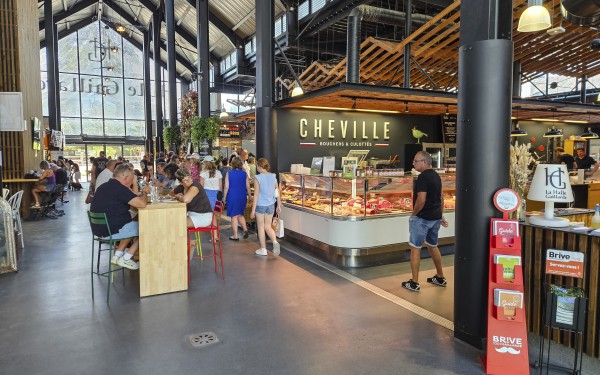 Brive la Gaillarde 5 Halle Brassens tijdens vakantie in Frankrijk.jpg