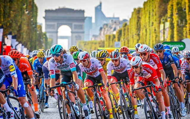 Wielrennen 1S Tour de France Frankrijk vakantie villa Dordogne Portes du Soleil.jpg