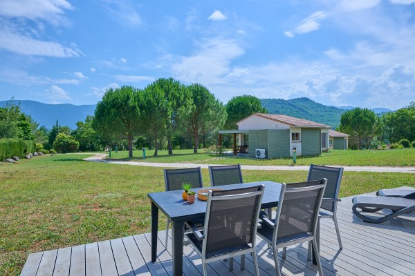 Espinet tuin 1 Frankrijk vakantiepark Languedoc gezin zwembad kinderen wandelen animatie.jpg