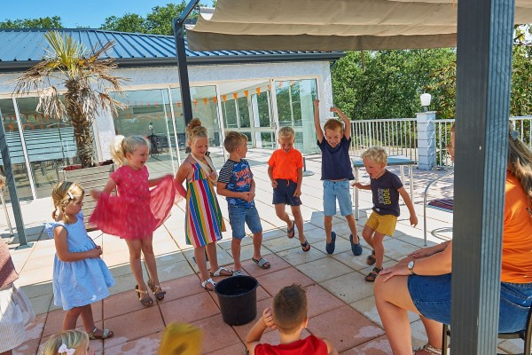Lanzac animatie 7 Frankrijk vakantiepark Nederlands Dordogne Lot luxe vakantiehuis kinderen kidsclub