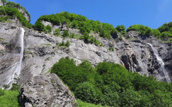 Sixt fer a cheval 22 cascade rouget haute savoie cirque sixt passy natuur vakantie abondance luxe.jp