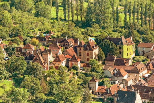 Frankrijk Autoire 6 Dordogne Lot vakantiepark luxe villa plus beaux vilage france bergen.jpg