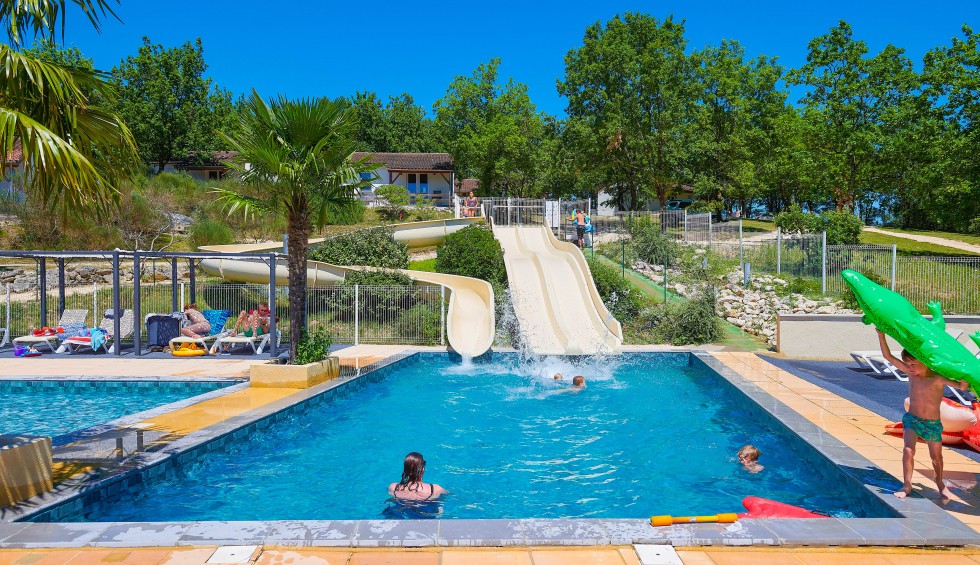 Village des Cigales zwembad 1S vakantiepark Frankrijk vakantiehuis Dordogne Lot Mauroux.jpg