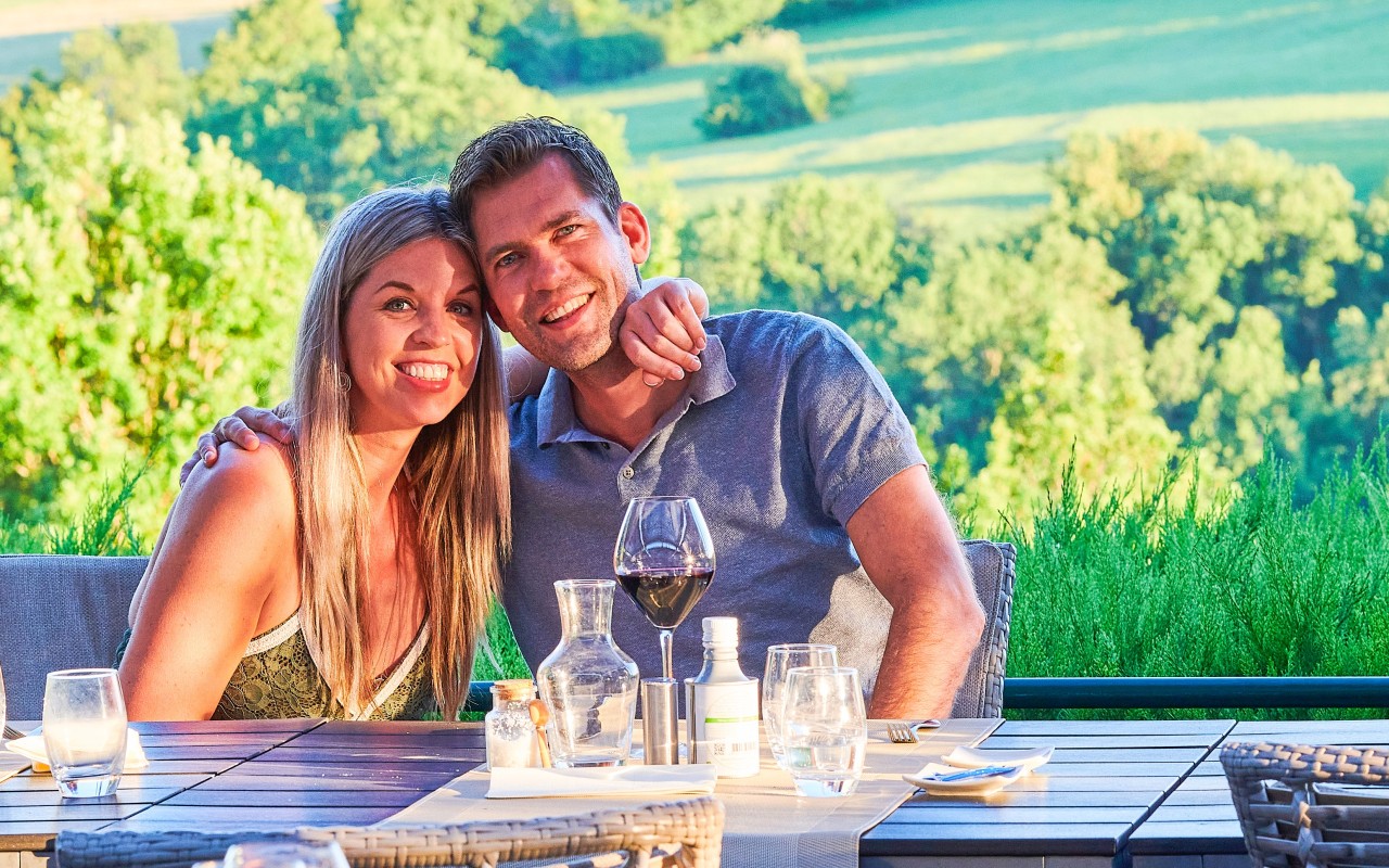 Restaurant en terras van Village des Cigales