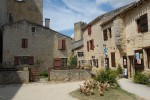 Larressingle 2 burcht als Carcassonne bij golfresort luxe villa's vakantiepark zwembad.jpg