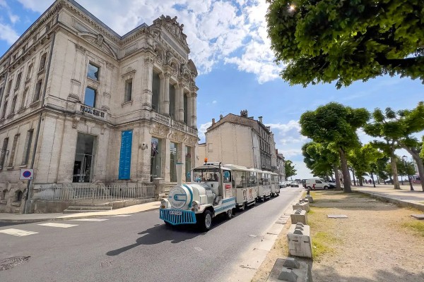 Angouleme 7 toeristentreintje vakantie Frankrijk in Poitou-Charentes.jpg