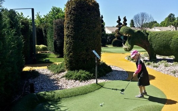 Mini 4 golf midget golf loisir Frankrijk vakantiepark Dordogne Lot zwembad kinderen nederlands.jpg