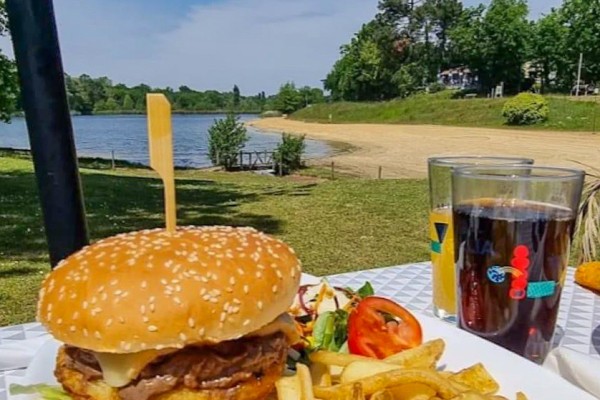 Etang Vallier recreatiemeer 2 vakantiepark Frankrijk.jpg
