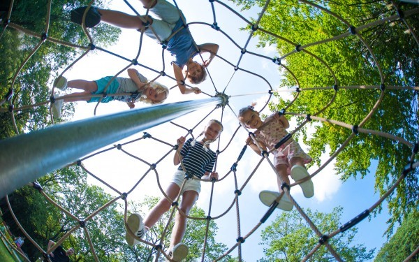 Faciliteiten DDL 15 Frankrijk Dordogne vakantiepark luxe villa zwembad kinderen kids club.jpg