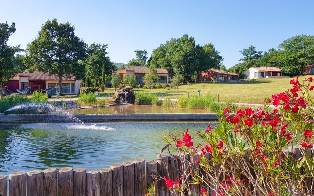 Espinet P6a Quillan  Languedoc vakantiepark Frankrijk vakantiehuis bergen zee animatie kinderen.jpg