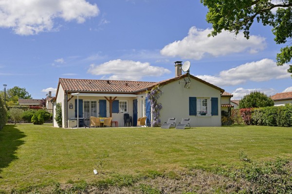 BE 1a vakantiehuis Frankrijk Bourg est golf des forges  villapark luxe villa.jpg