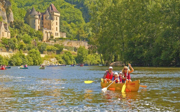 Dordogne kano 4 Frankrijk vakantiehuis canoe kajak gezin kinderen animatie.jpg