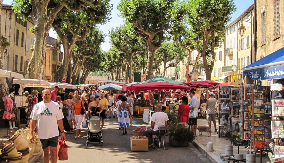 Provence Salernes 10 Cotignac markt vakantie Frankrijk luxe villa zwembad toeristisch.jpg