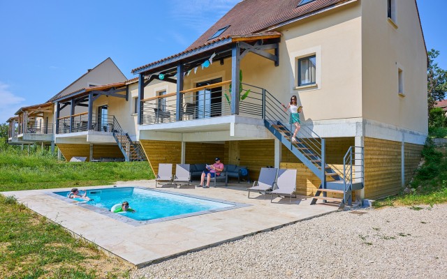 Domaine de Lanzac 19 12 luxe villa vakantiepark Dordogne Frankrijk privezwembad dalzicht.jpg