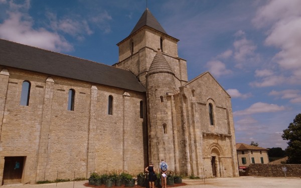 Melle 6 zilvermijn triade romane argent frankrijk poitou charente kerk vakantiehuis  poitiers bois s