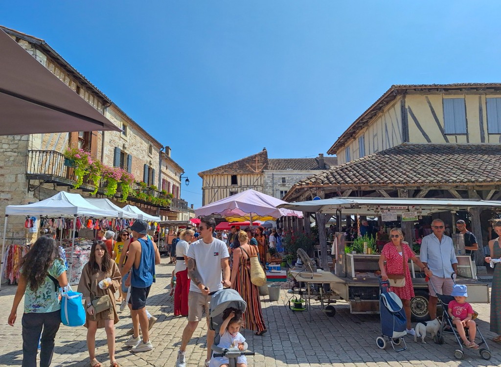 Markt Village des Cigales 4 Dordogne Lot mauroux vakantiehuis Frankrijk gezin.jpg