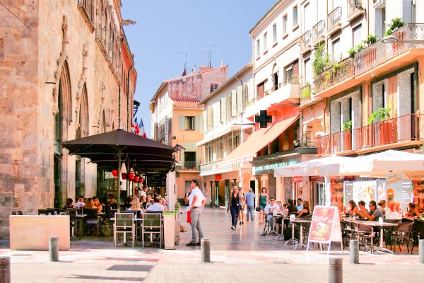 Perpignan 6a Frankrijk Roussillon vakantie occitanie middellandse zee Place loge.jpg