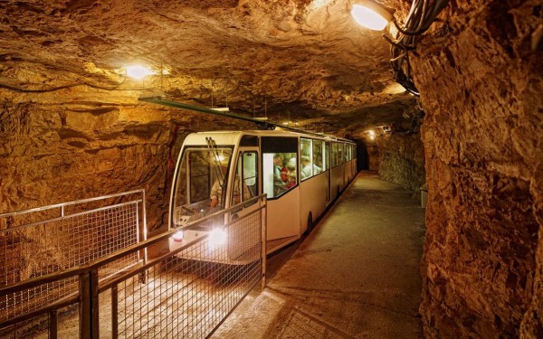 Grot 4 Frankrijk Dordogne Lot vakantiehuis stalagmiet stalagtiet.jpg