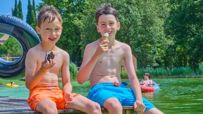 Espinet TR 8S vakantiepark restaurant bar zwembad recreatiemeer Frankrijk Pyreneen.jpg