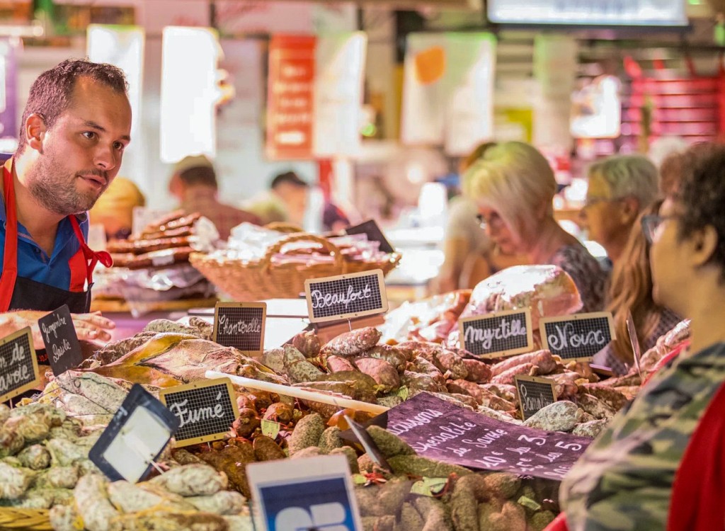 Markt Village des Cigales 6 Dordogne Lot mauroux vakantiehuis Frankrijk gezin.jpg