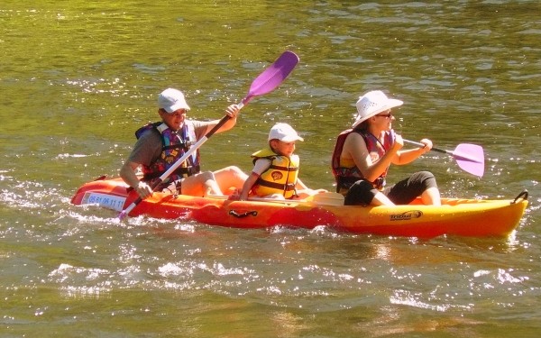 Kano canoe 5 Frankrijk languedoc pyreneeen water kust strand zee vakantiepark huis.jpg